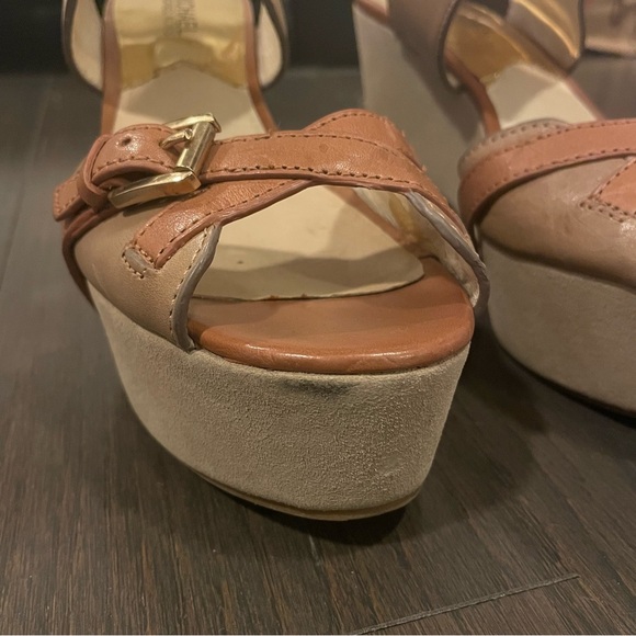 Micheal Kors Suede Tan Wedges - Picture 2 of 9